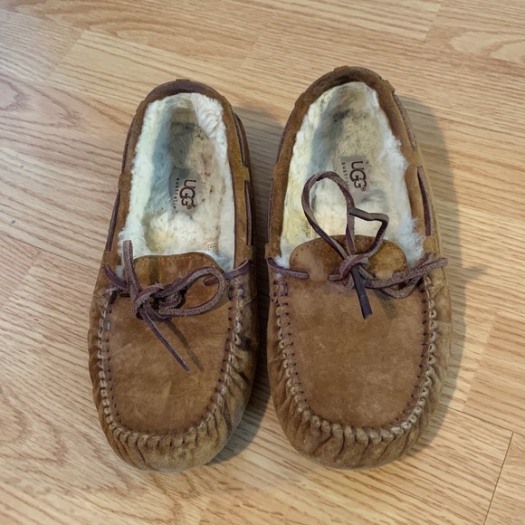 ugg dakota moccasins